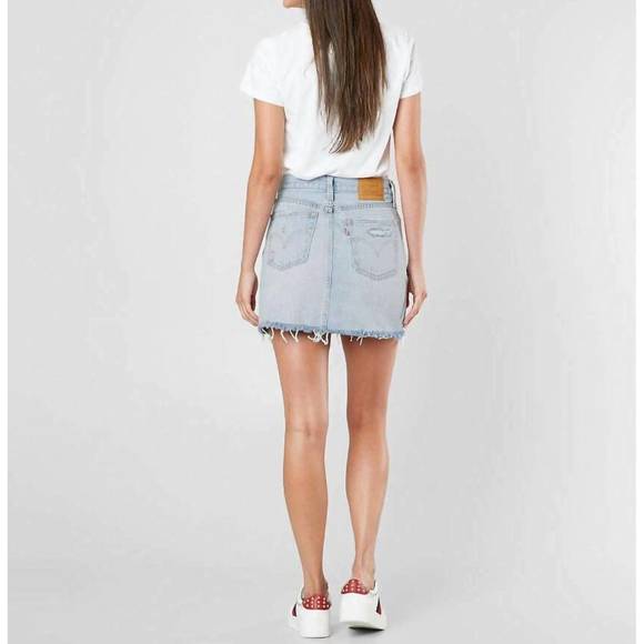 NEW LEVI'S denim distressed raw hem cotton mini skirt in blue - Picture 3 of 6
